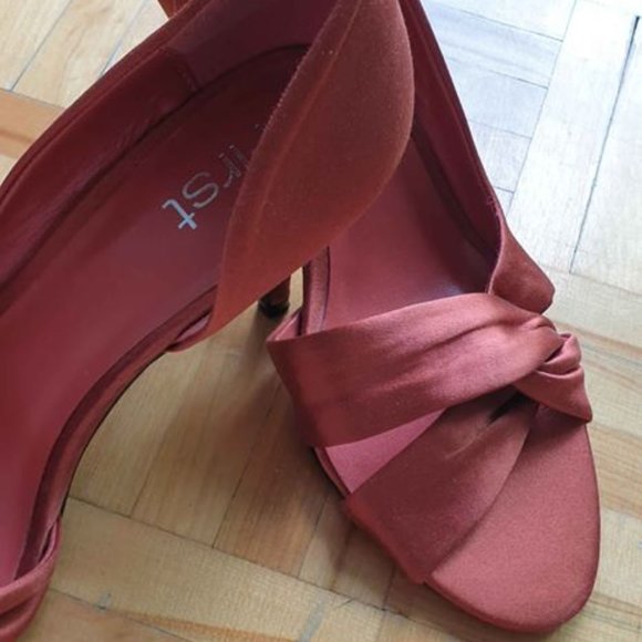 First Women's Shoes (Size 37) - Picture 3 of 6